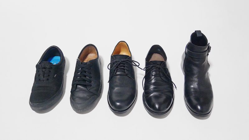 黒のスキニージーンズに合う黒革靴 スニーカー比較 脚長に見えない場合あり