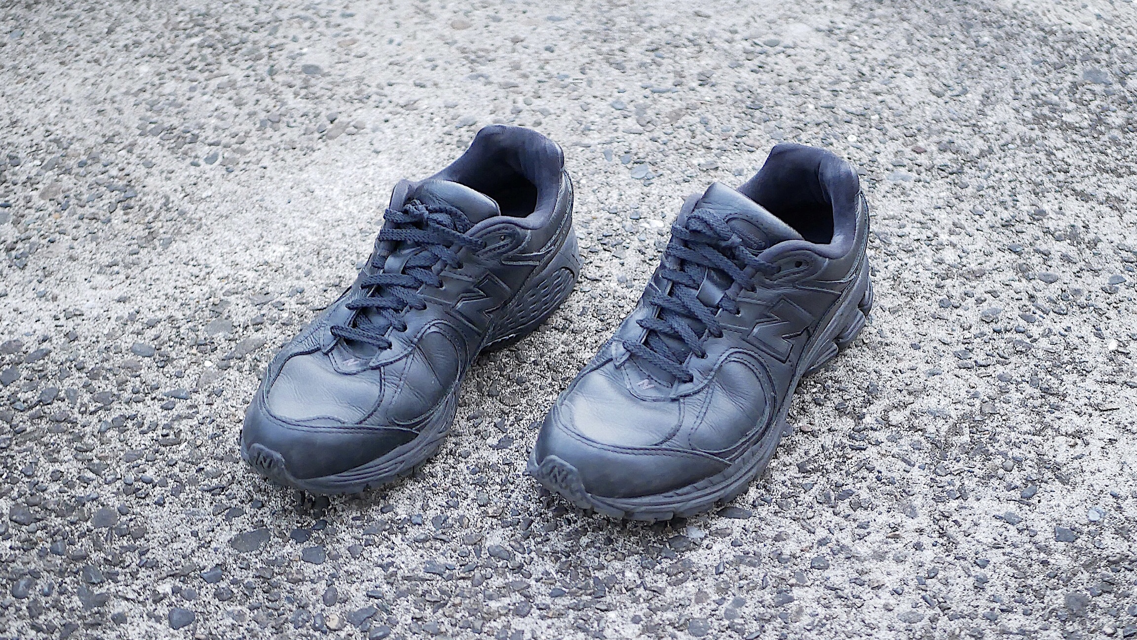 ニューバランスのML2002RKは最強の黒レザースニーカー【サイズ感